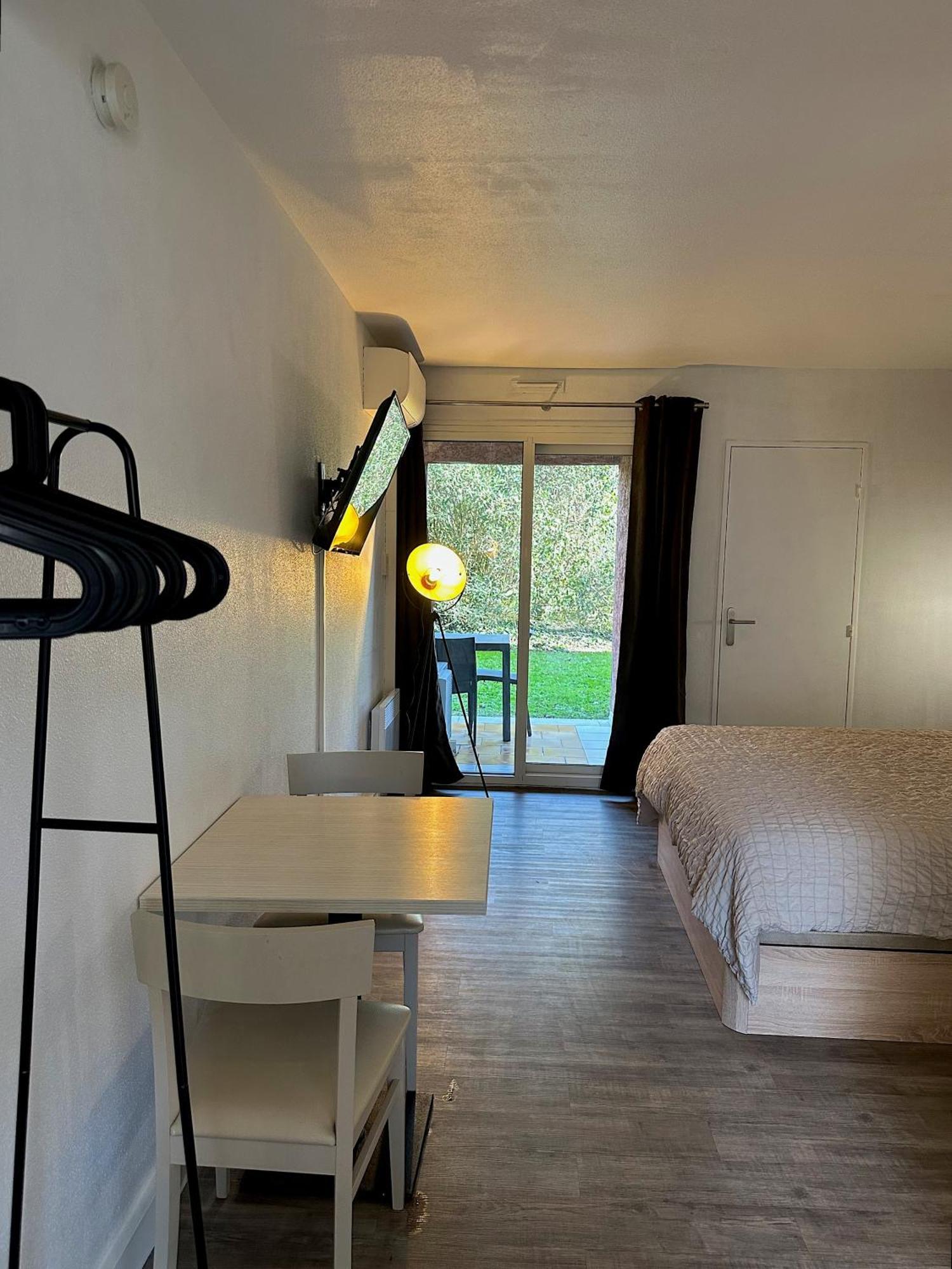 Appartamento Nid Douillet Avec Terrasse Au Calme Arles Esterno foto